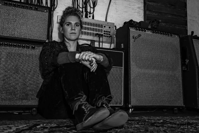 "Mycket ångest att hantera men det finns neon i kanterna"