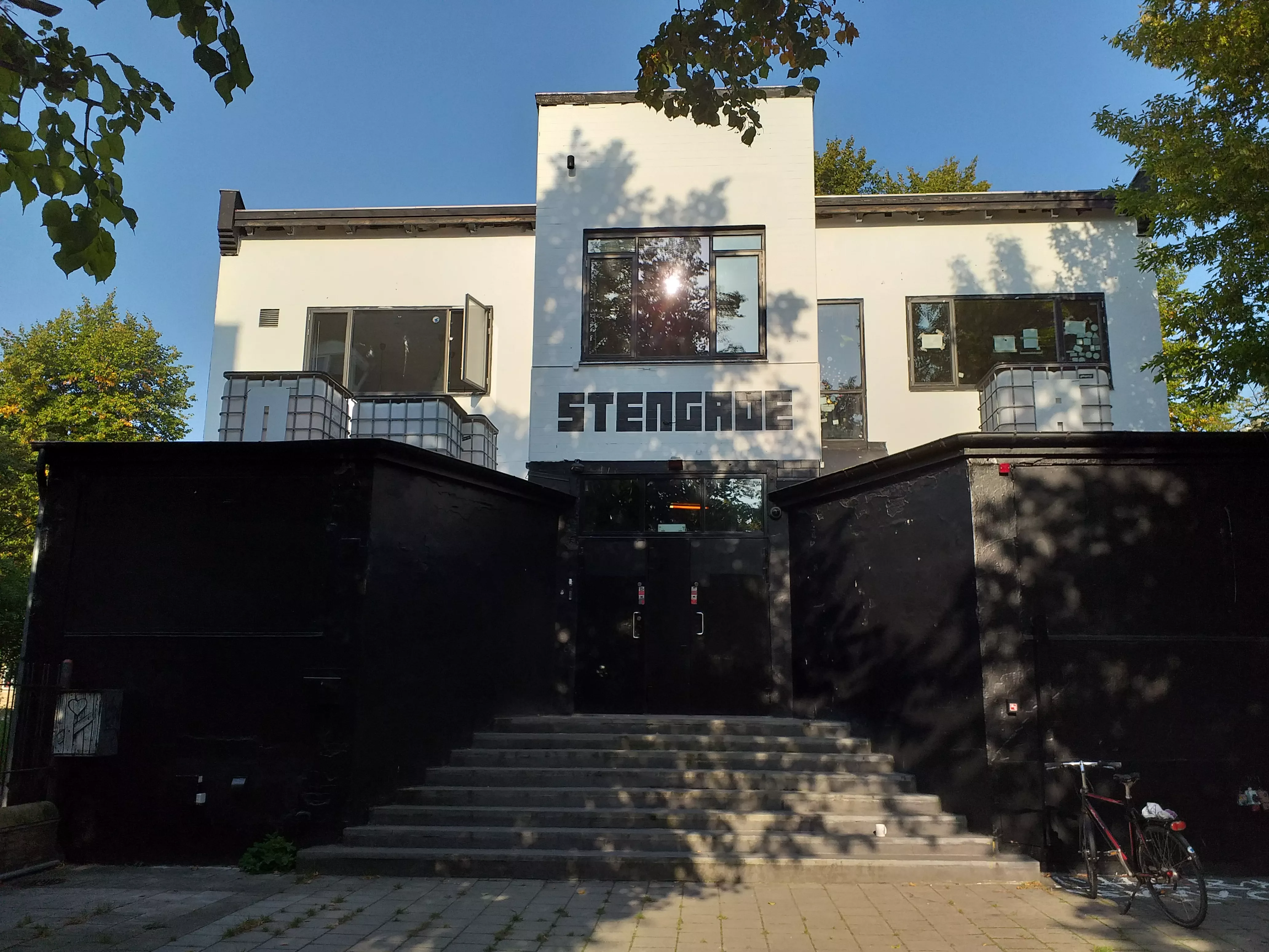 Spillestedet Stengade udskyder genåbning