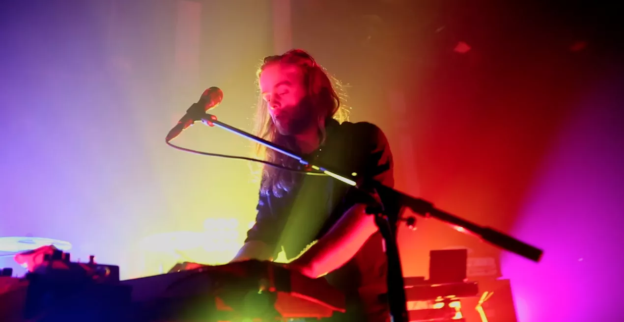 Turnéaktuelle Veto udgiver intens live-video