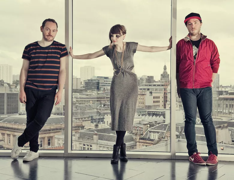 CHVRCHES albumdebuterer