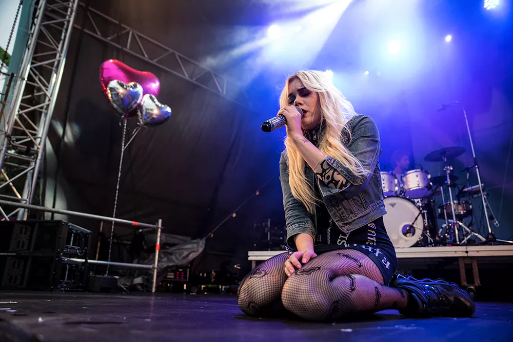 Näthatas under Musikhjälpen – läs Little Jinders svar