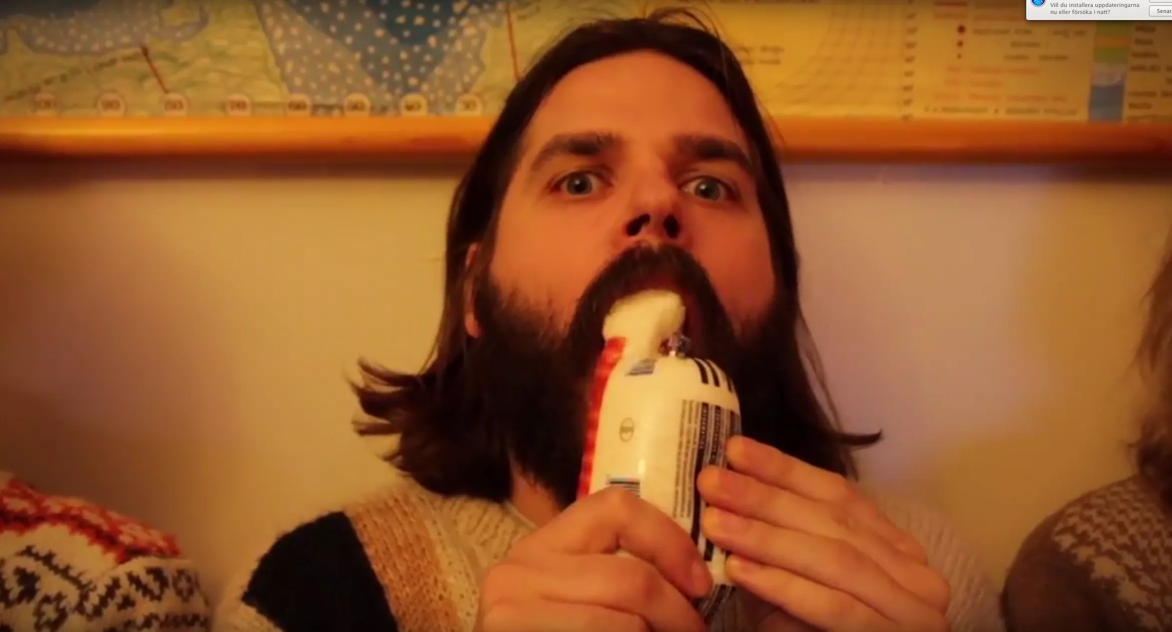 LUCKA 7: Sista Bossen saknar sin bandkollega med låten "Jul Utan Frans"