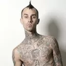 Travis Barker overlever flyulykke