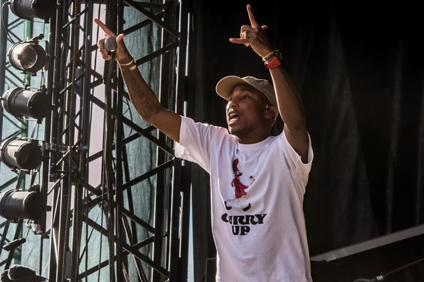 Hektisk, halvamputeret hitparade med Pharrell og drengene