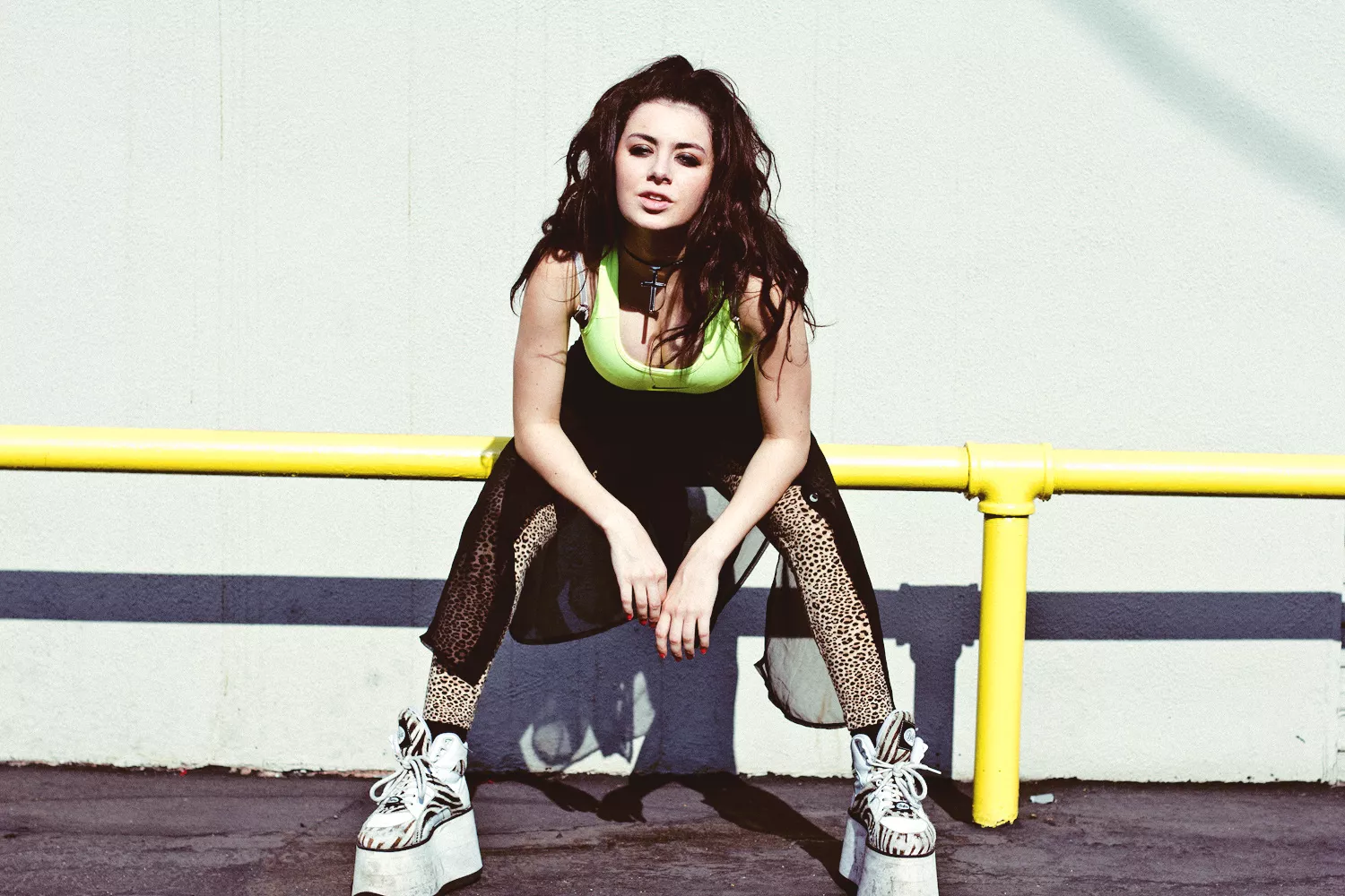 Se den nye musikkvideoen til Charli XCX