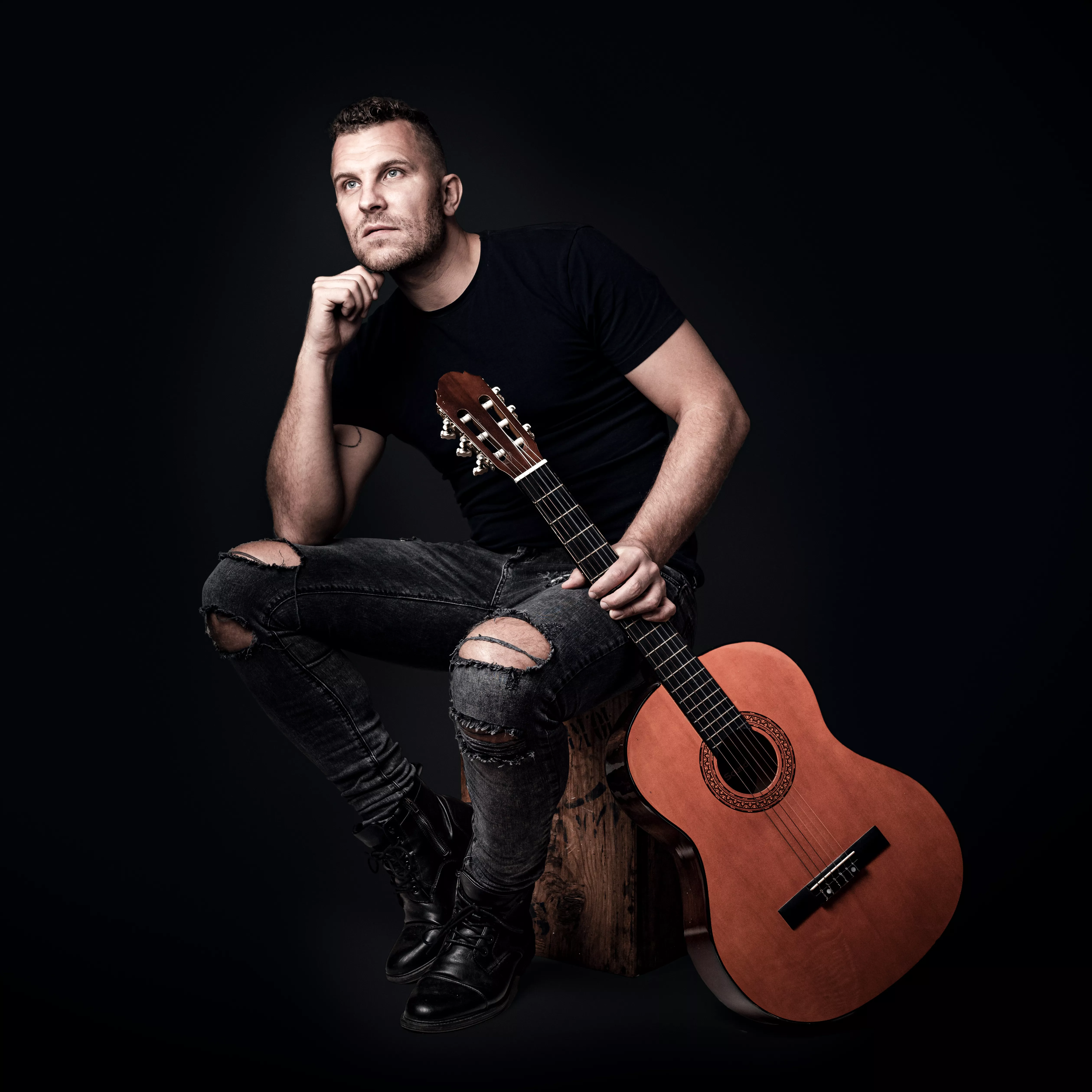 ANMELDELSE: Toer fra dansk popsanger stikker i alle retninger og ikke dybt nok