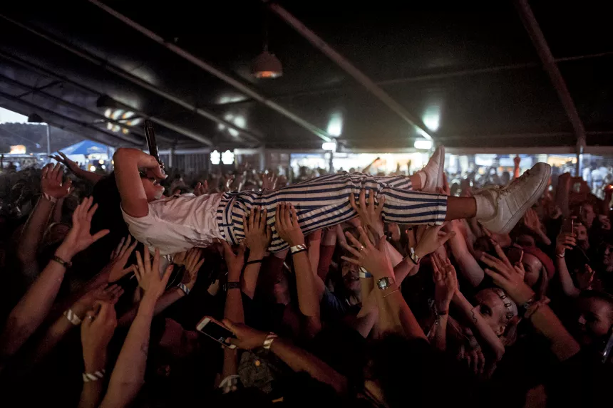 Distortion klar med spilleplan og den fulde plakat – og programændring