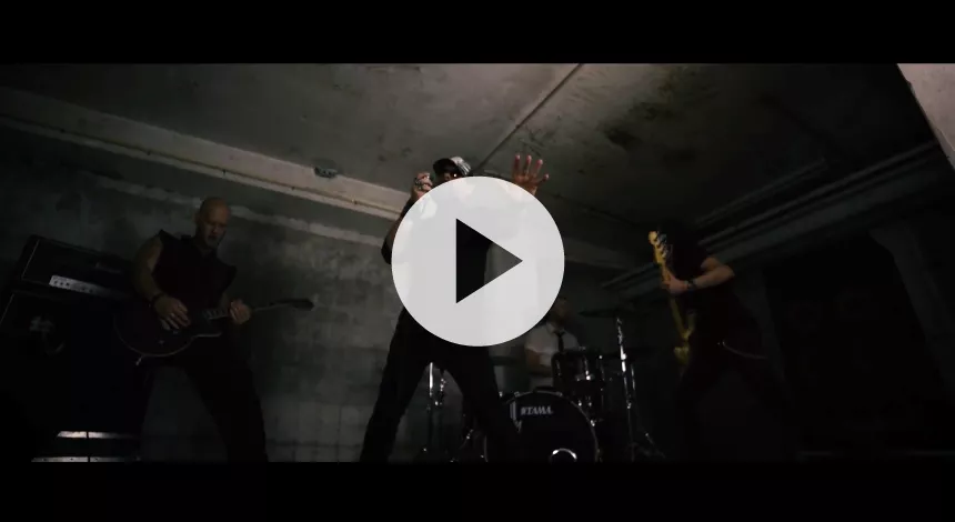 Video: Hardrock-bandet Shotgun Revolution fyrer den af med en lille dreng