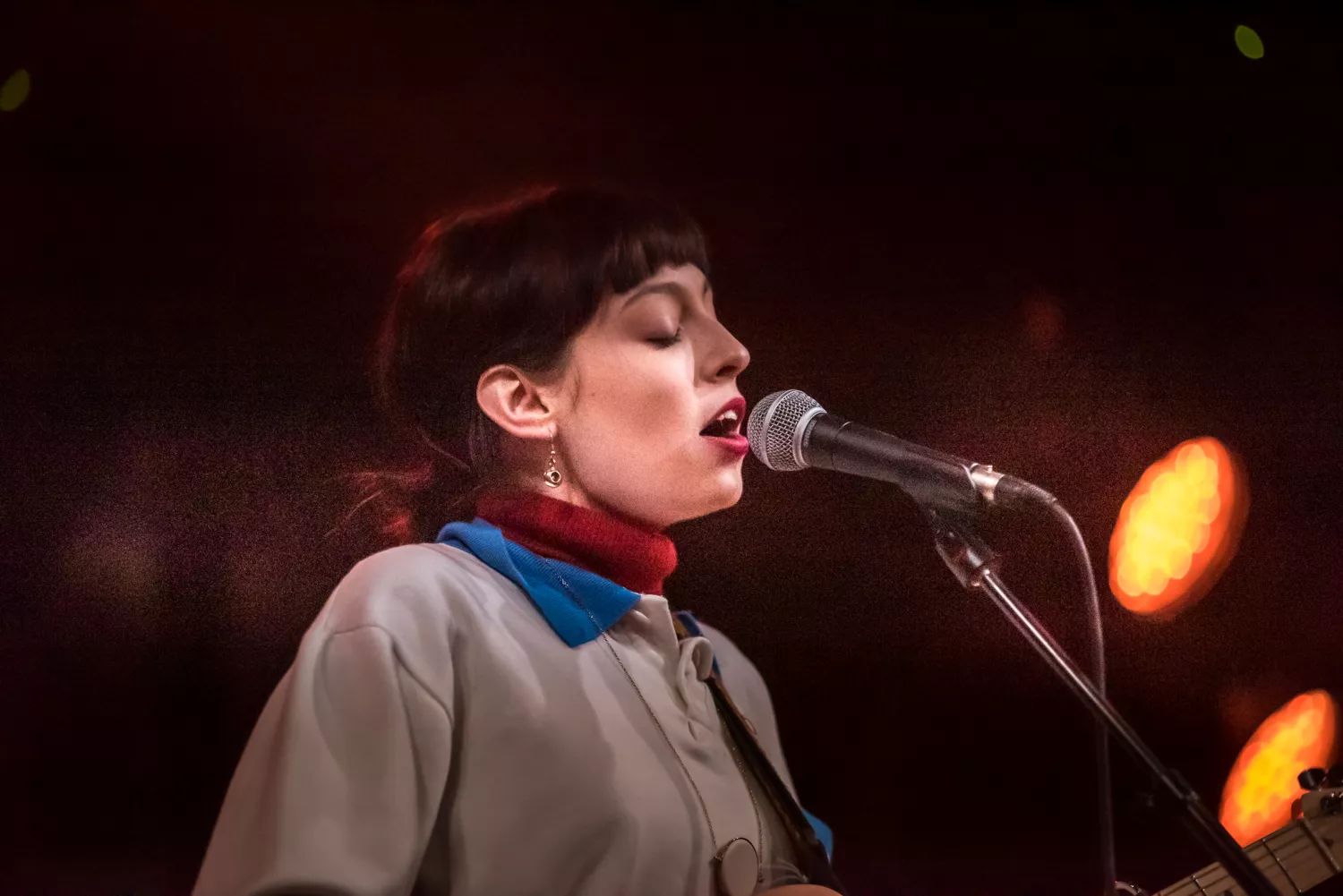 En tur rundt i følelsesregisteret med vred og humoristisk singer-songwriter