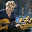 Musiker udgiver album og flygter til Indien