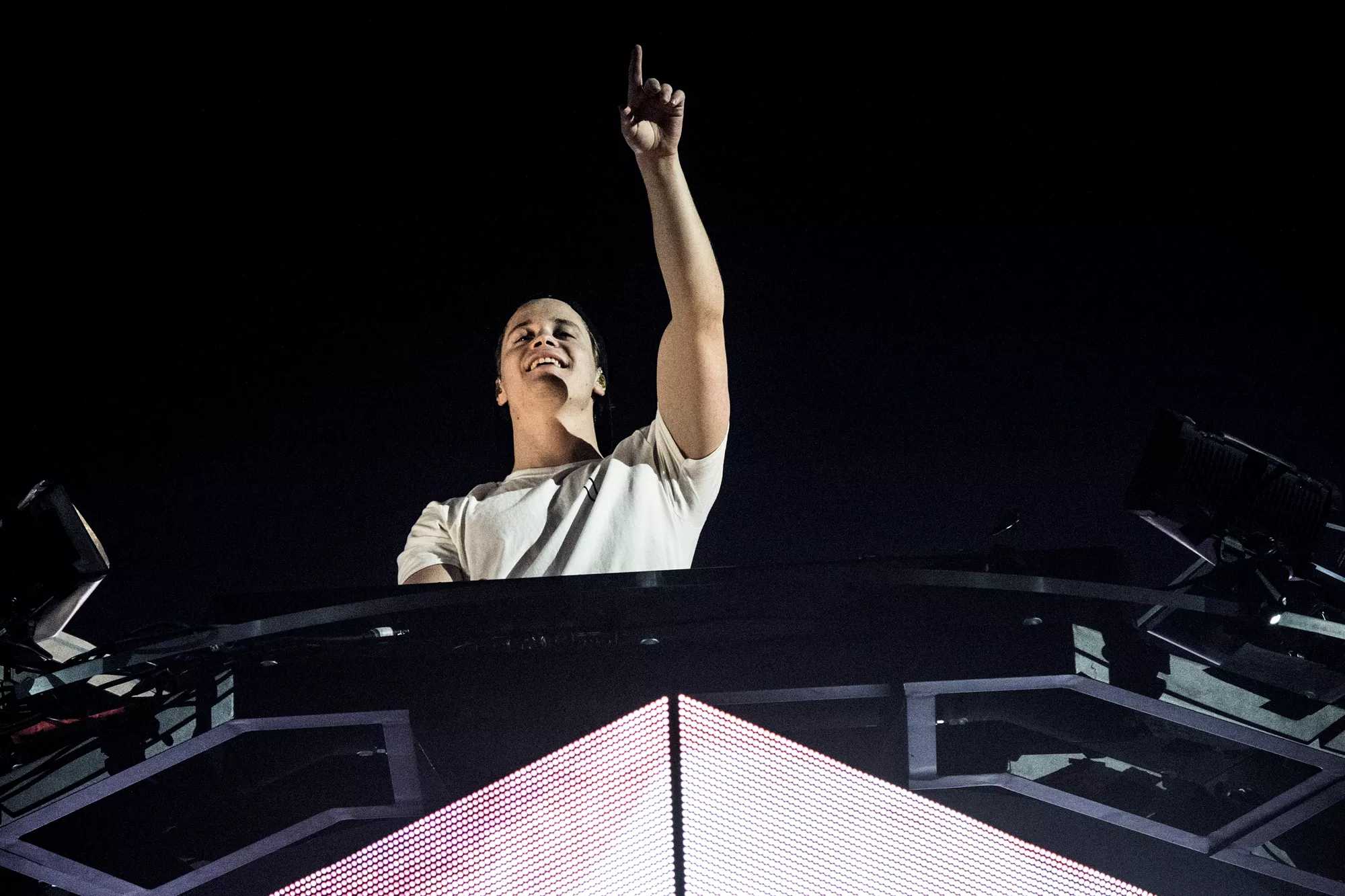 Tinderbox fuldender plakaten med 16 nye kunstnere