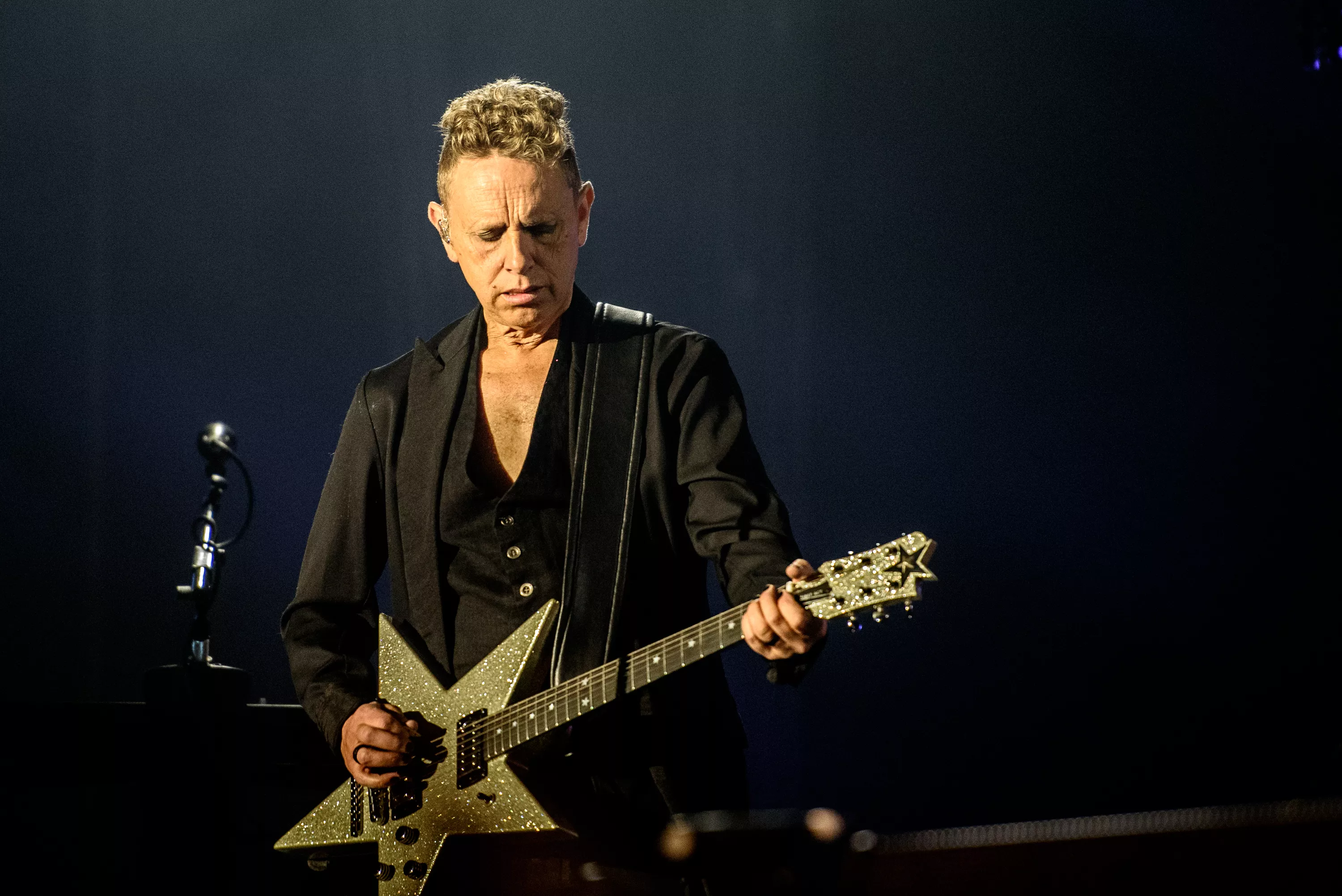 Trentemøller samt medlemmer af The Cure, Depeche Mode, The Smiths med flere samarbejder på cover