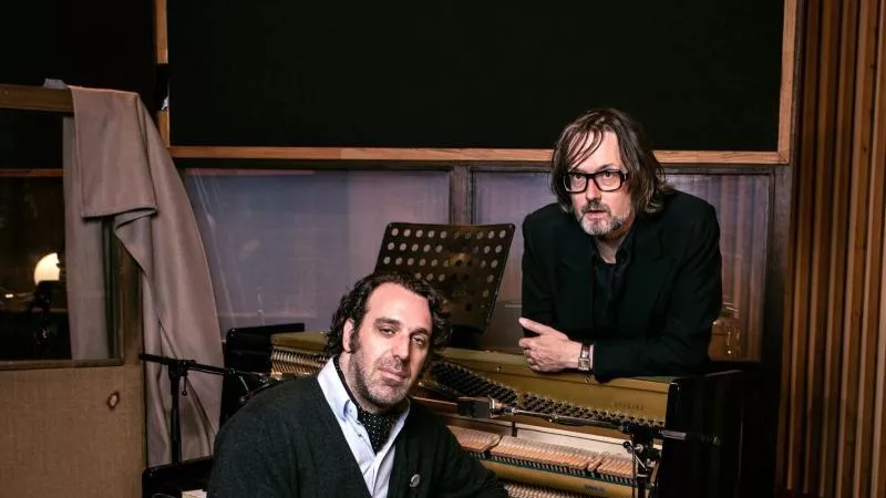 Henrykkende Hollywood-hyldest fra beåndet britpop-ikon og kumpaner