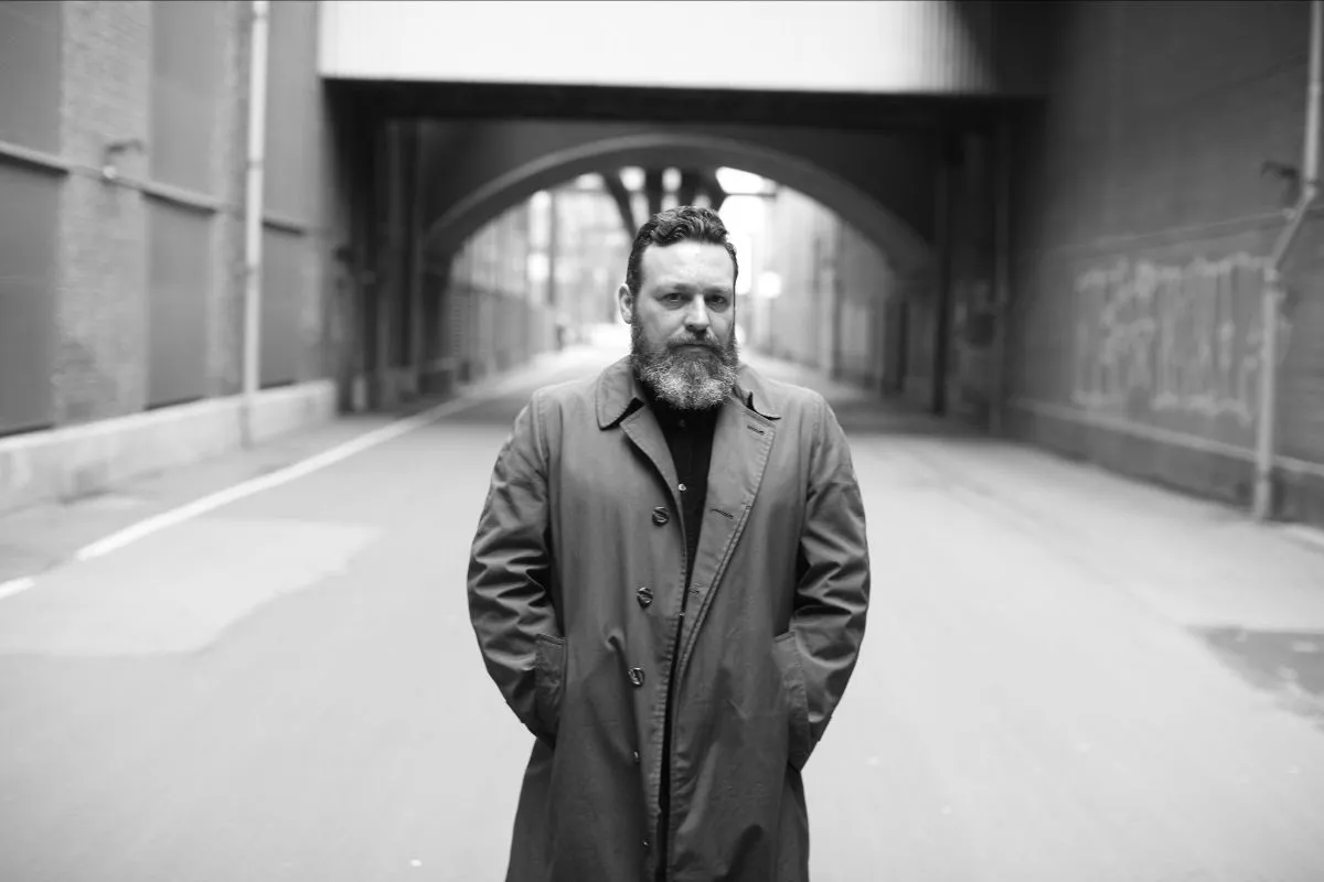 Roxy Jules er esset i TOMs ærme