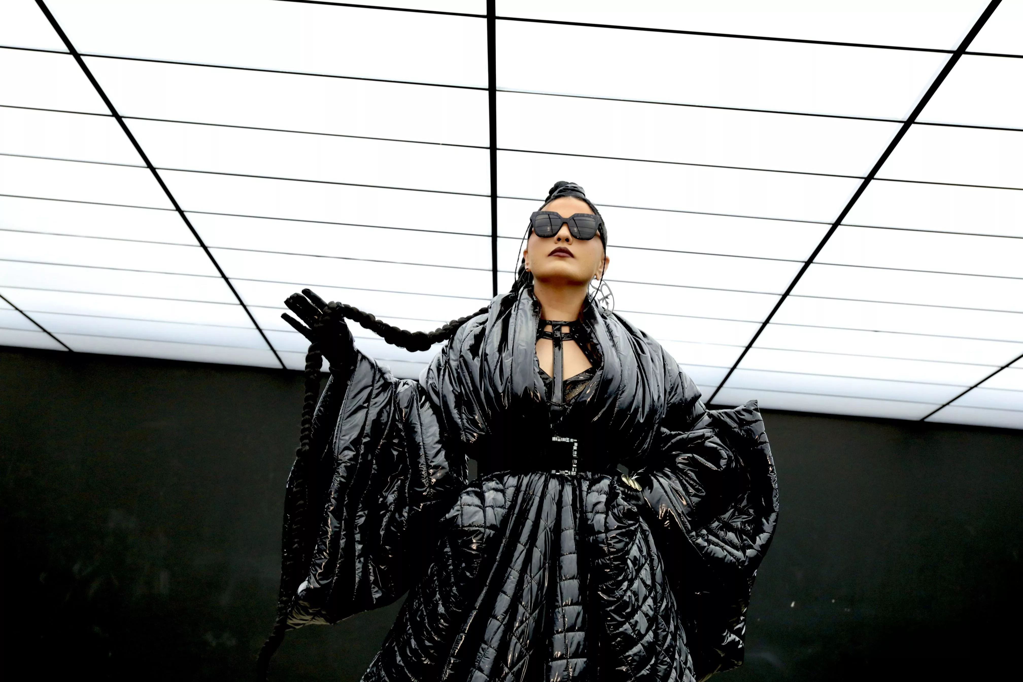 Vassy skulle ha representerat USA i den ryska musiktävlingen Intervision, men drog sig ur i sista stund.