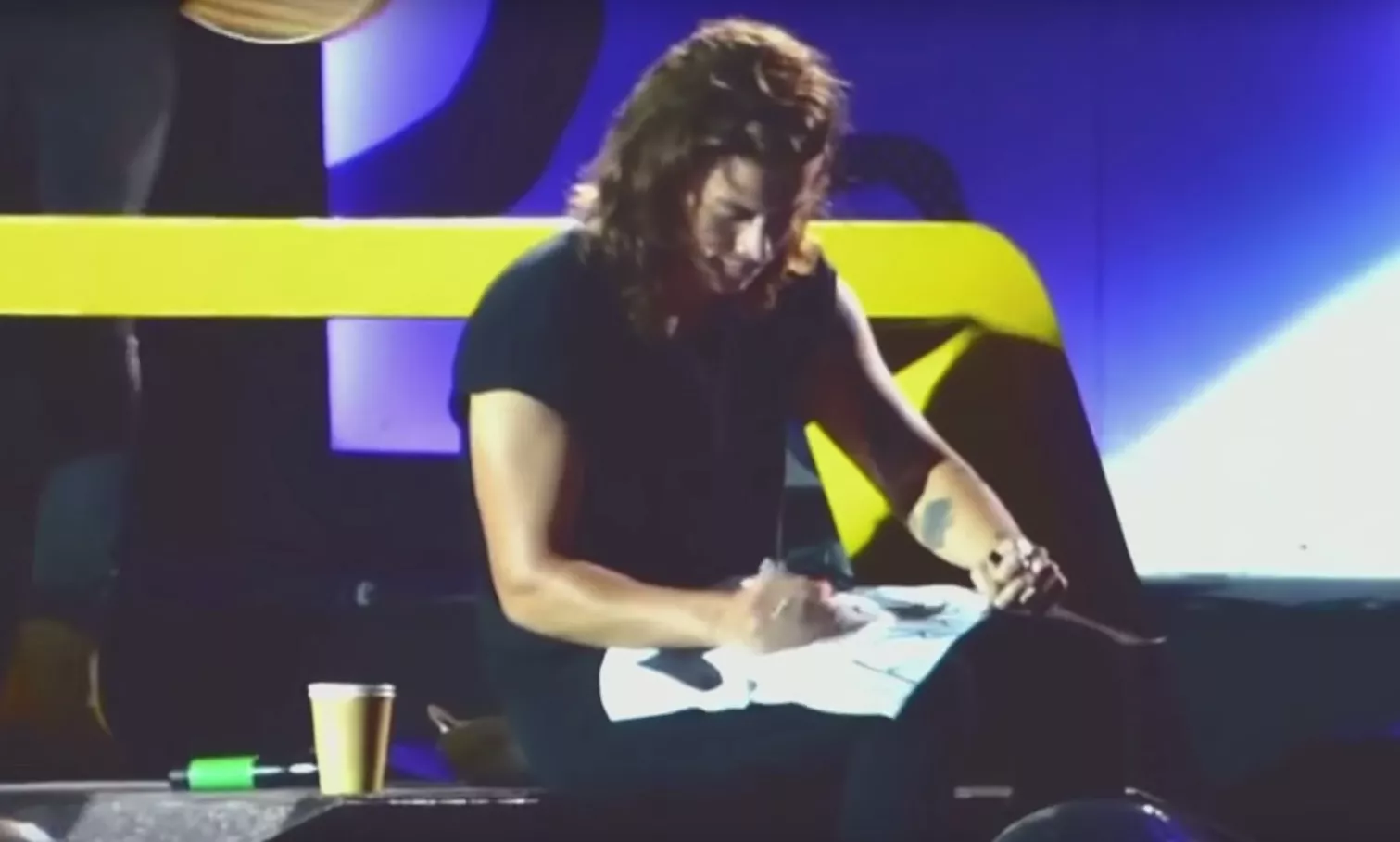 Harry Styles avbröt konsert – för att rätta fan-skylt