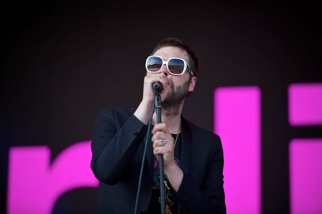 Britrock med spilleglæde og løssluppen attitude