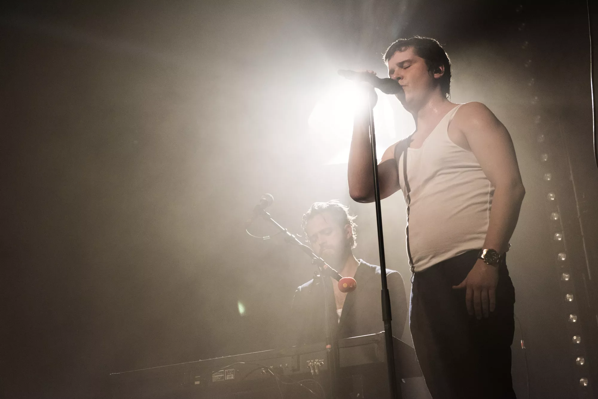 Stor fotoserie: Sveddryppende Lukas Graham indtog Train