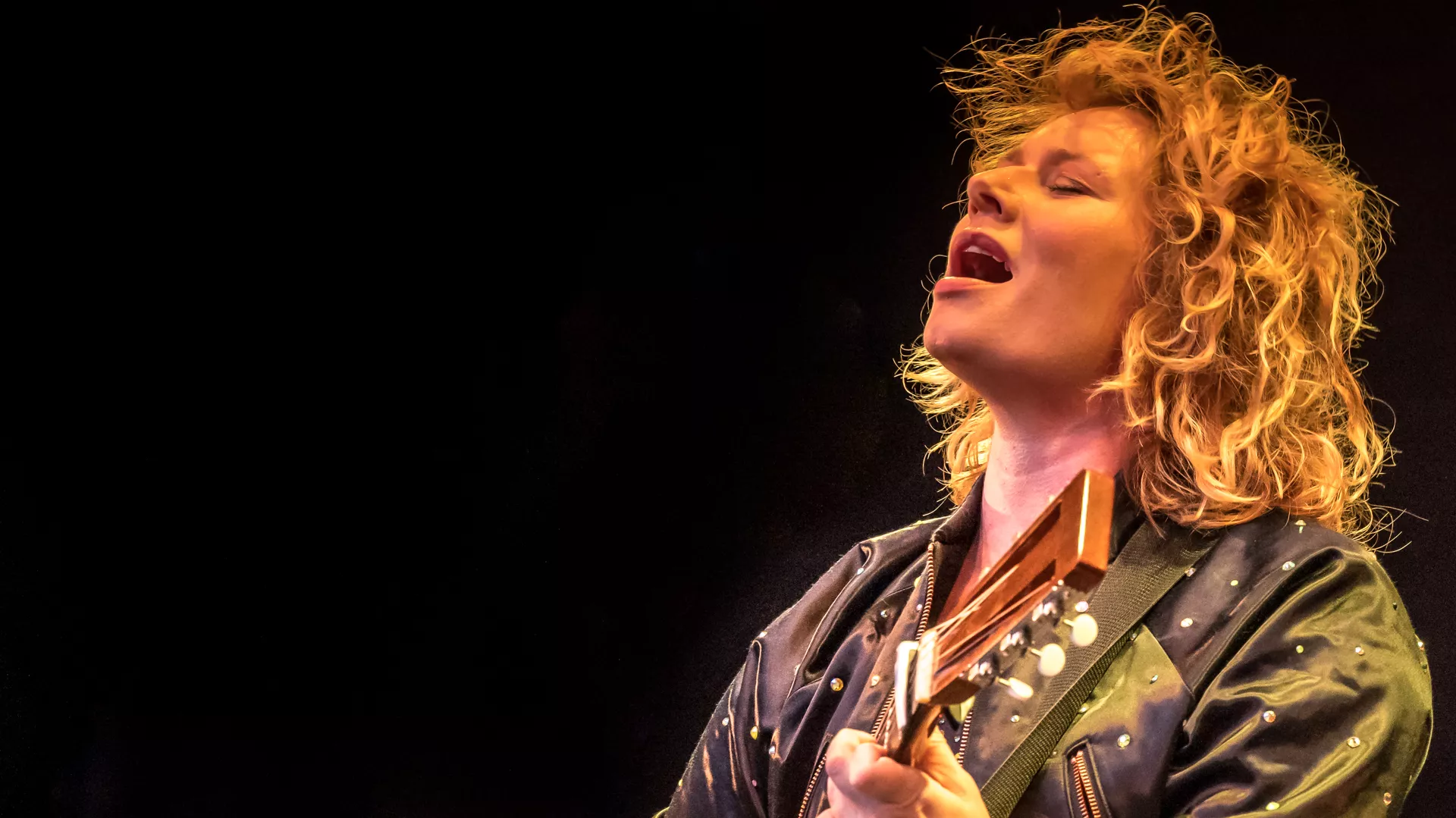 Magtdemonstration med støj på linjen