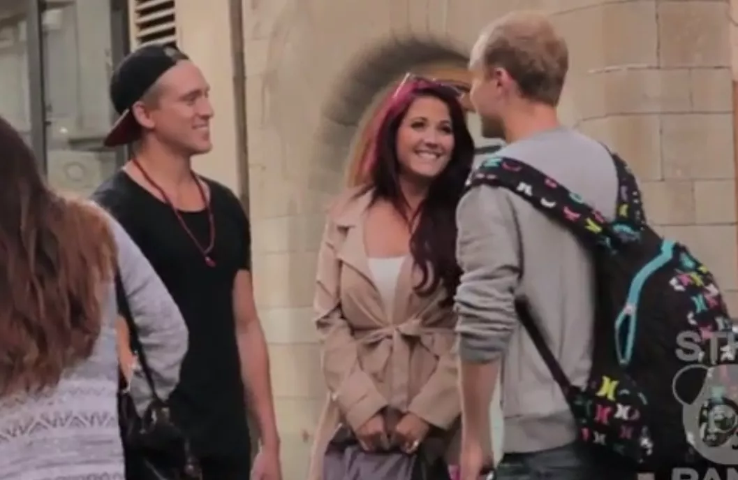 Se när han driver med Molly och Danny