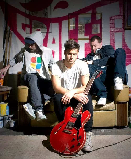 Graffiti6 aflyser Vega og Train