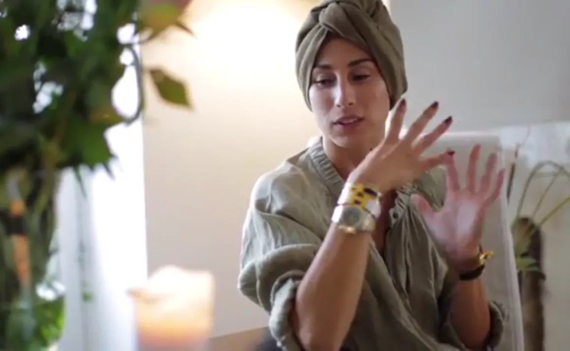 Se Medina fortælle om akustisk tour og give et nummer