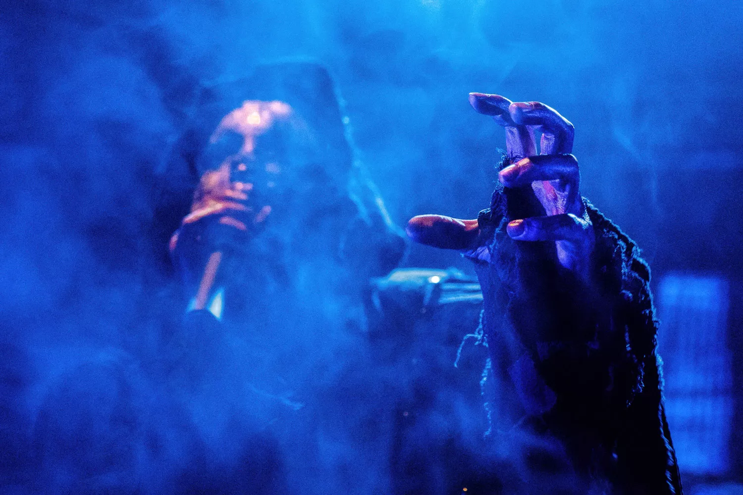 Mørkets falmende flamme