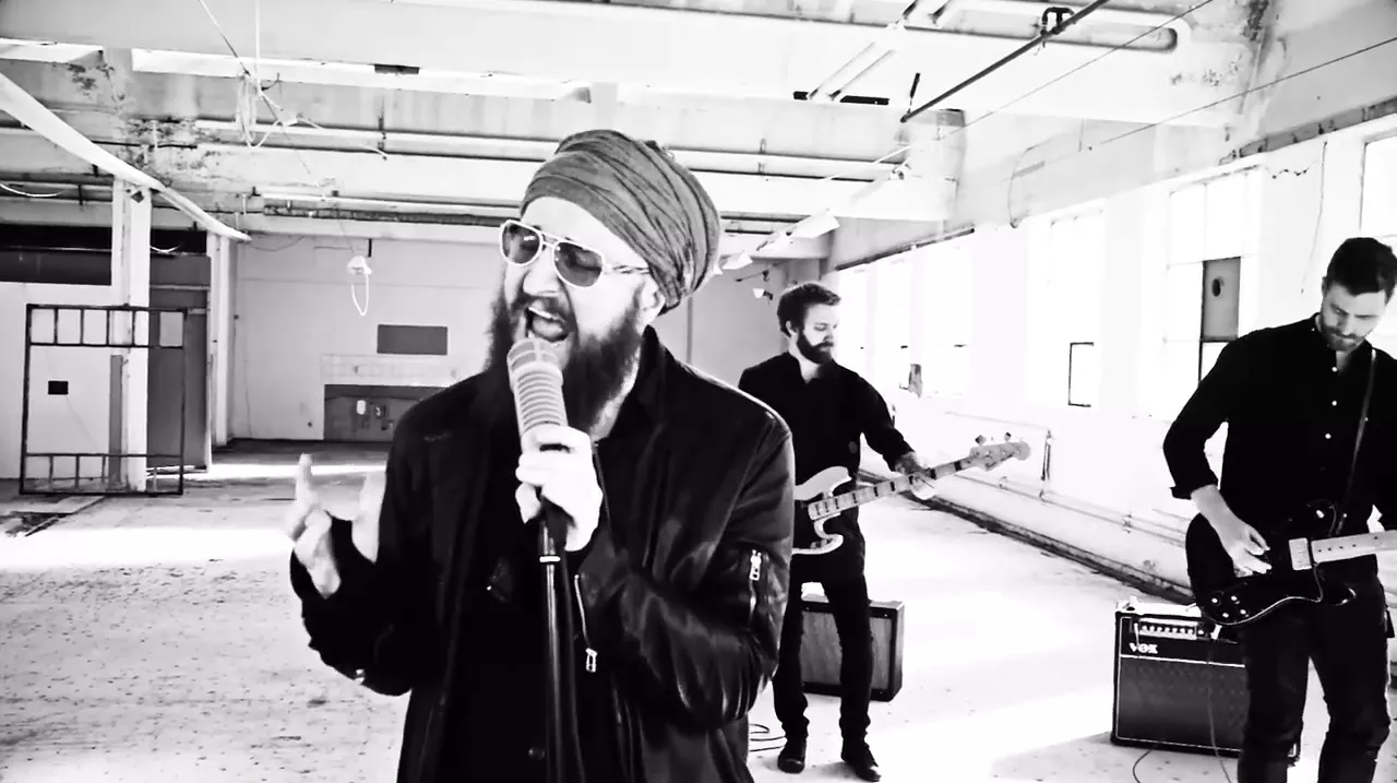 VIDEOPREMIÄR: The Moniker – Life Is Life