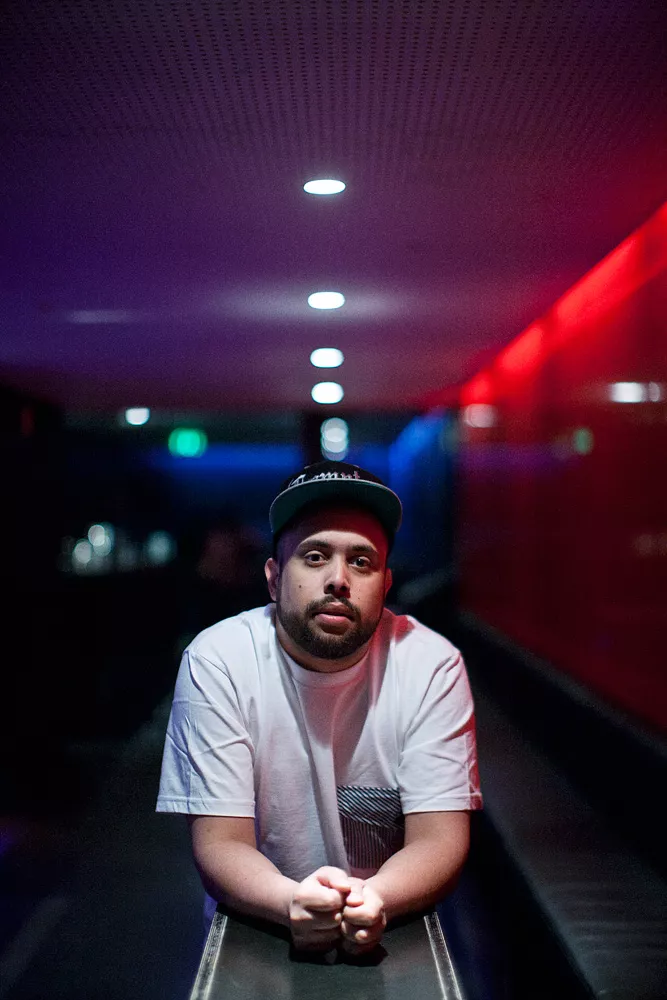 Sven Houlberg –   Natklubbooker, dj og fremtidig multimediedesigner