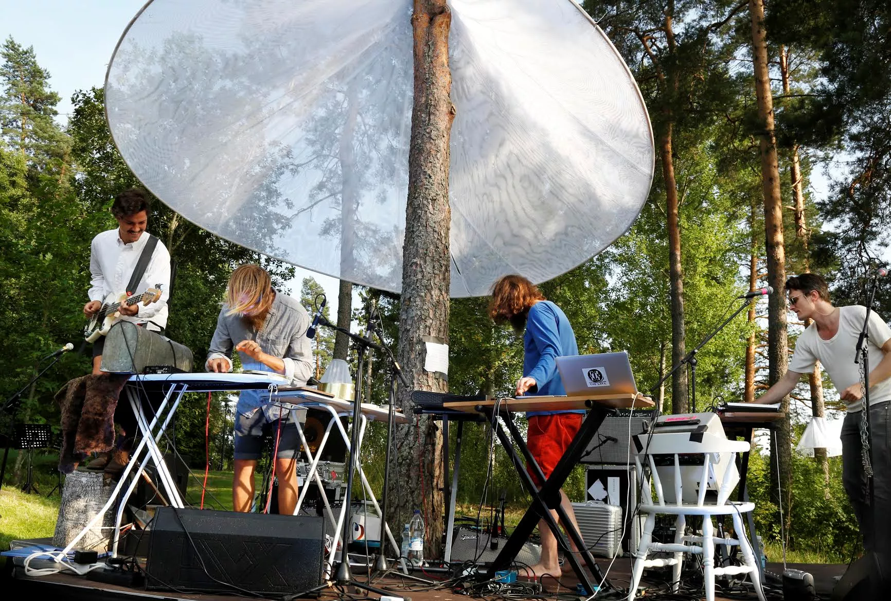 Efterklang + Tatu Rönnkö = koncertaktuelle Liima