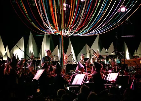 Efterklang spiller med klassiske musikere i Holland