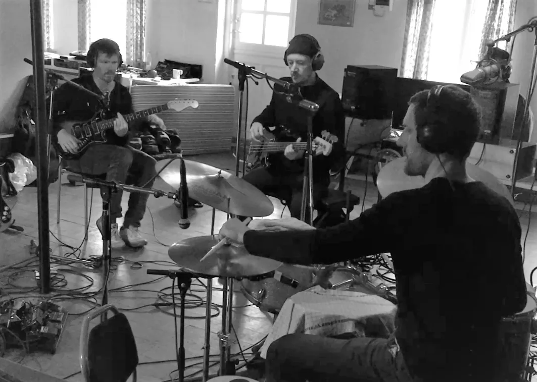 ANMELDELSE: Erfarne legekammerater debuter med godkendt udspil