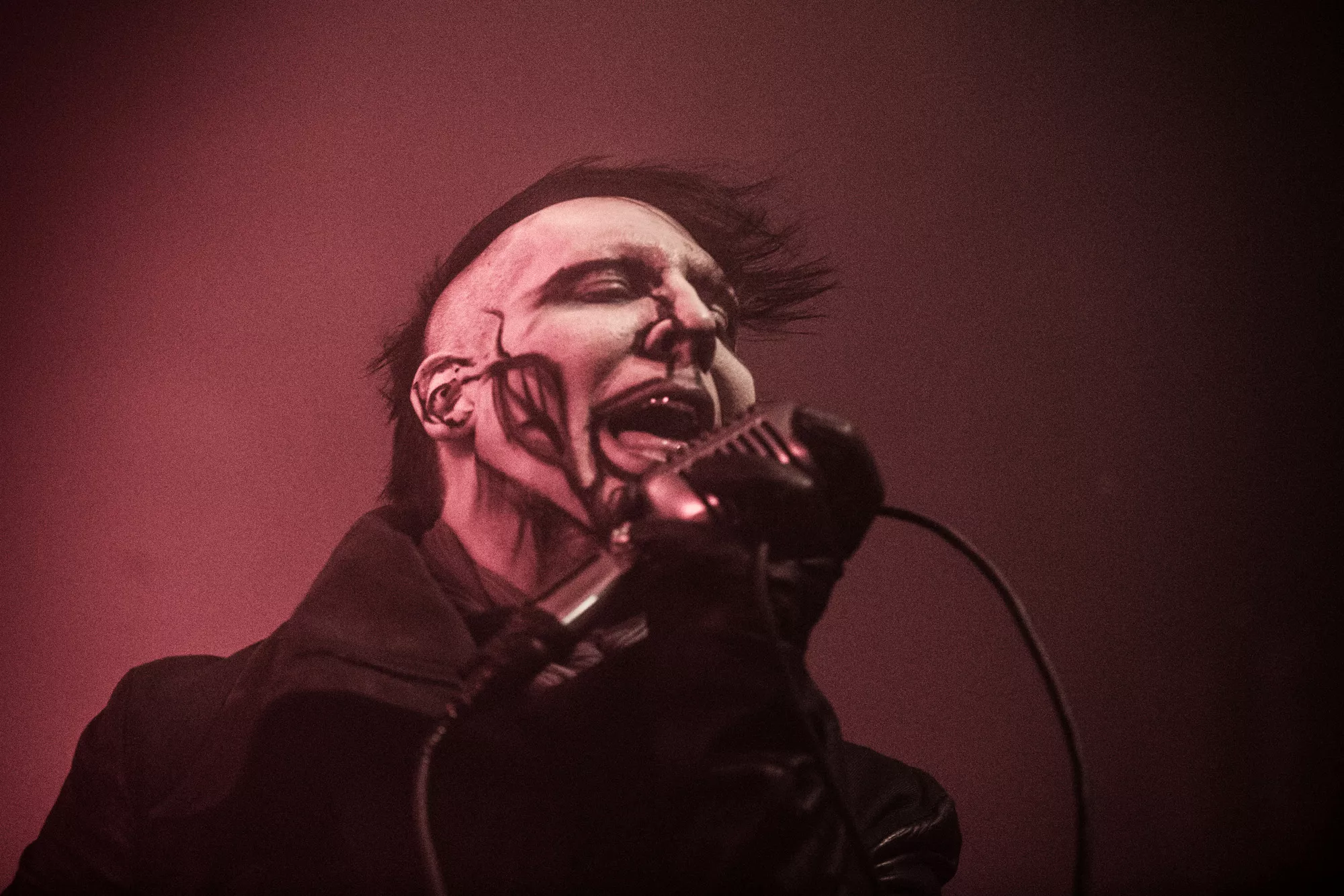 Se Marilyn Manson lajva masskjutning från scen