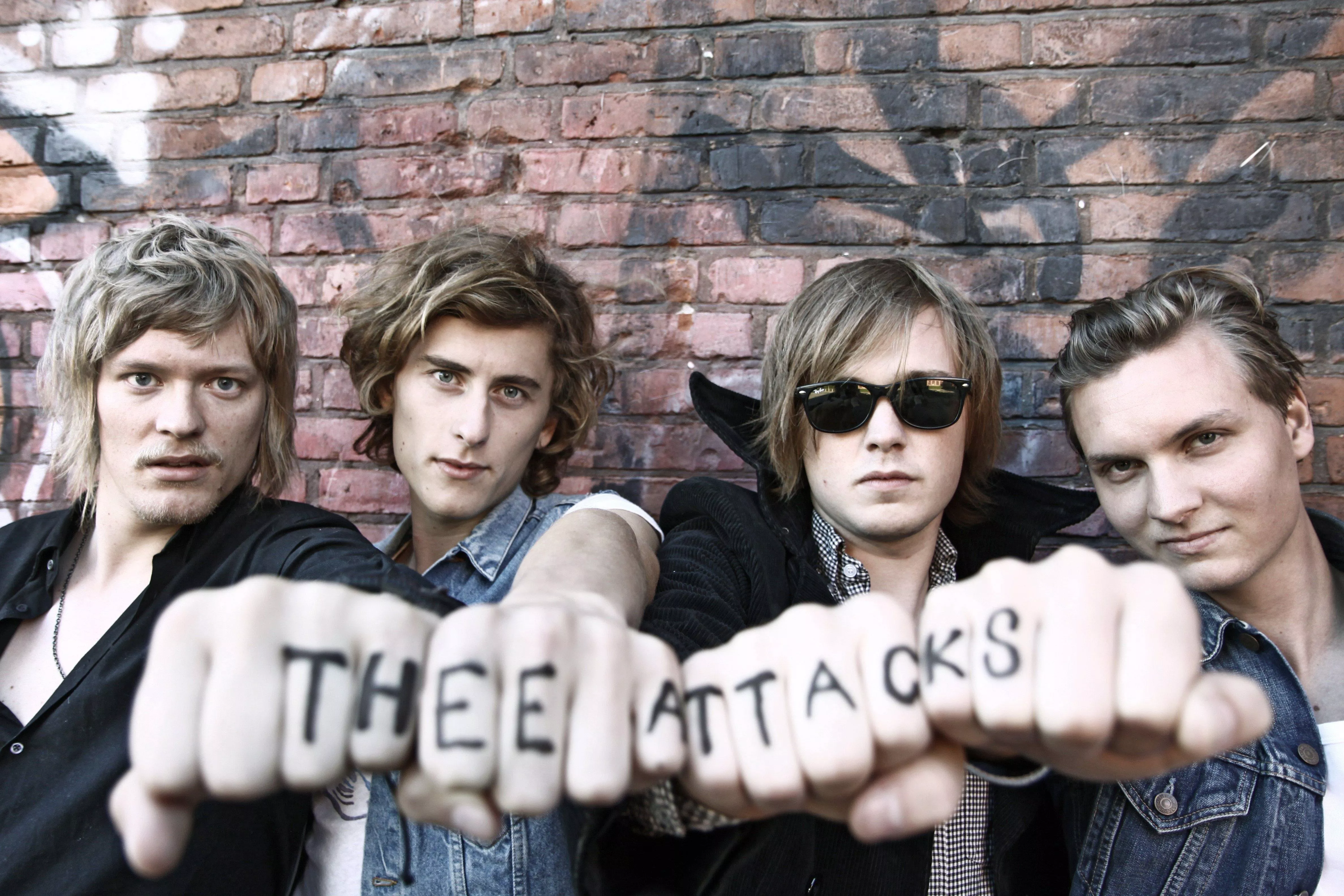 Thee Attacks ude med provokerende video