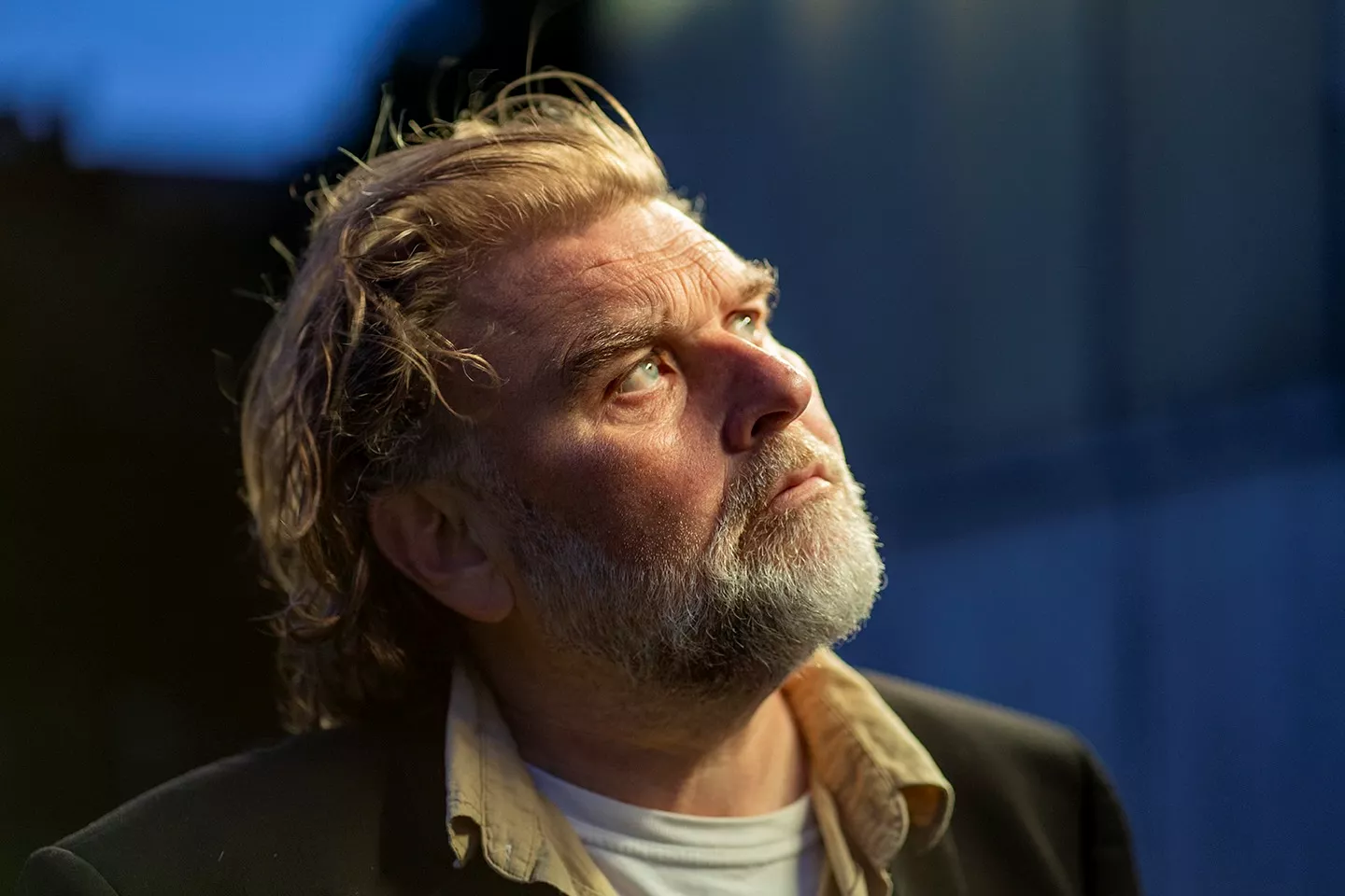 Fløjl-forsanger har lavet et sårbart soloalbum om tabet af en nær ven