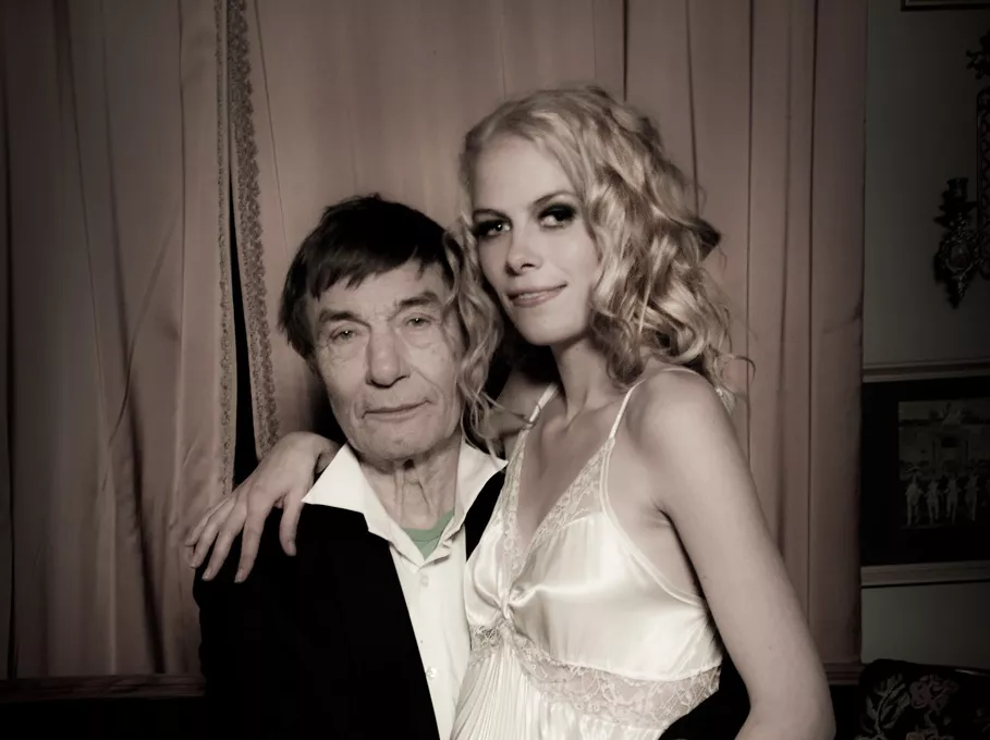 Pornomodel danser for Baard Owe i ny dansk musikvideo