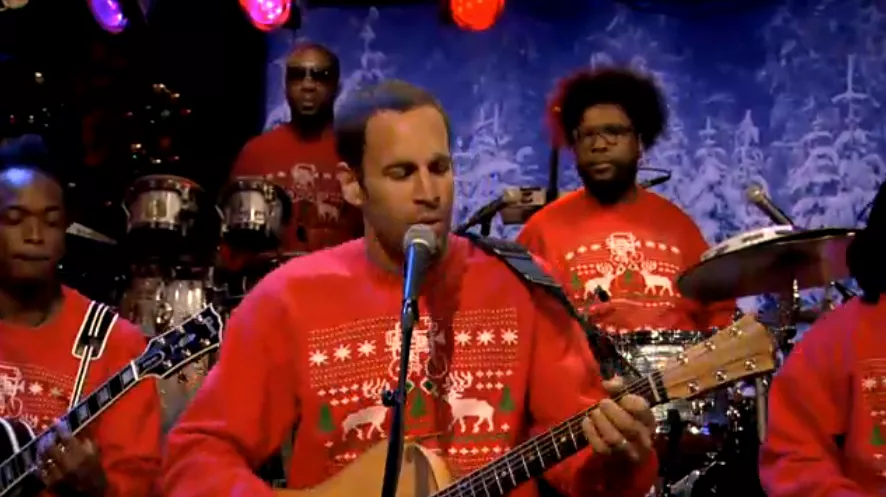 Jack Johnson juler med The Roots