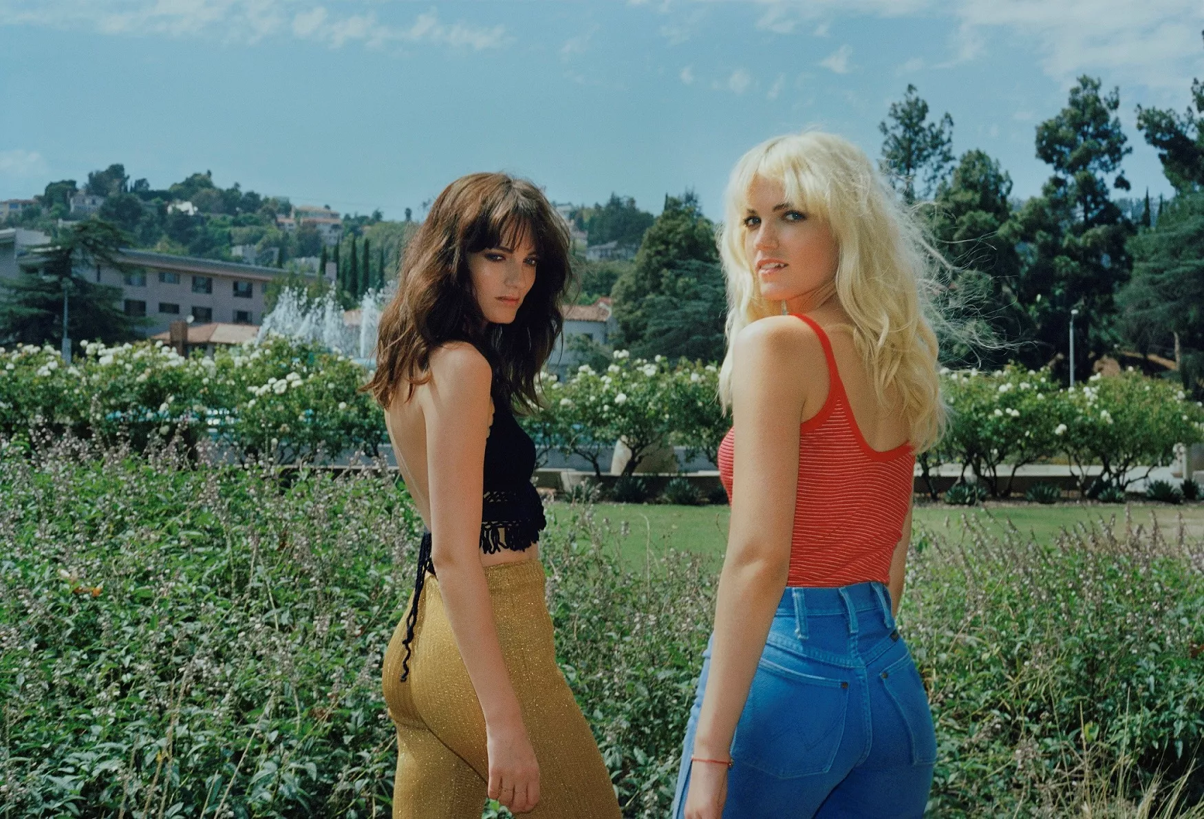 Say Lou Lou står på egna ben