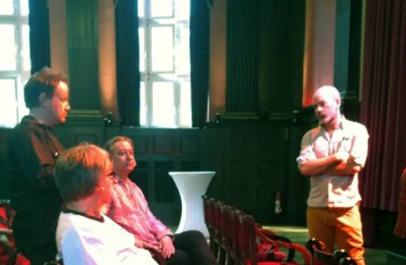 R.E.M. arbejder på nyt i Hansa-studiet