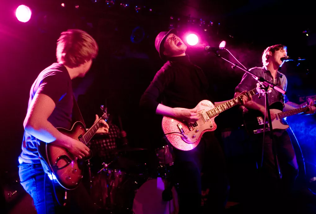 Cleo Malone varmer op for Simple Minds