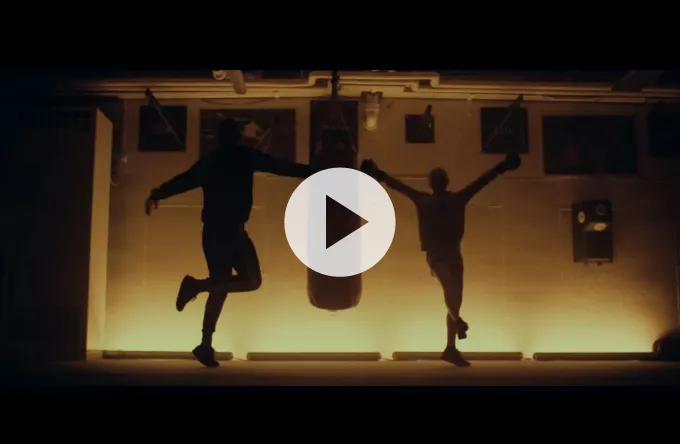 Video: Se Rasmus Walter som boksetræner