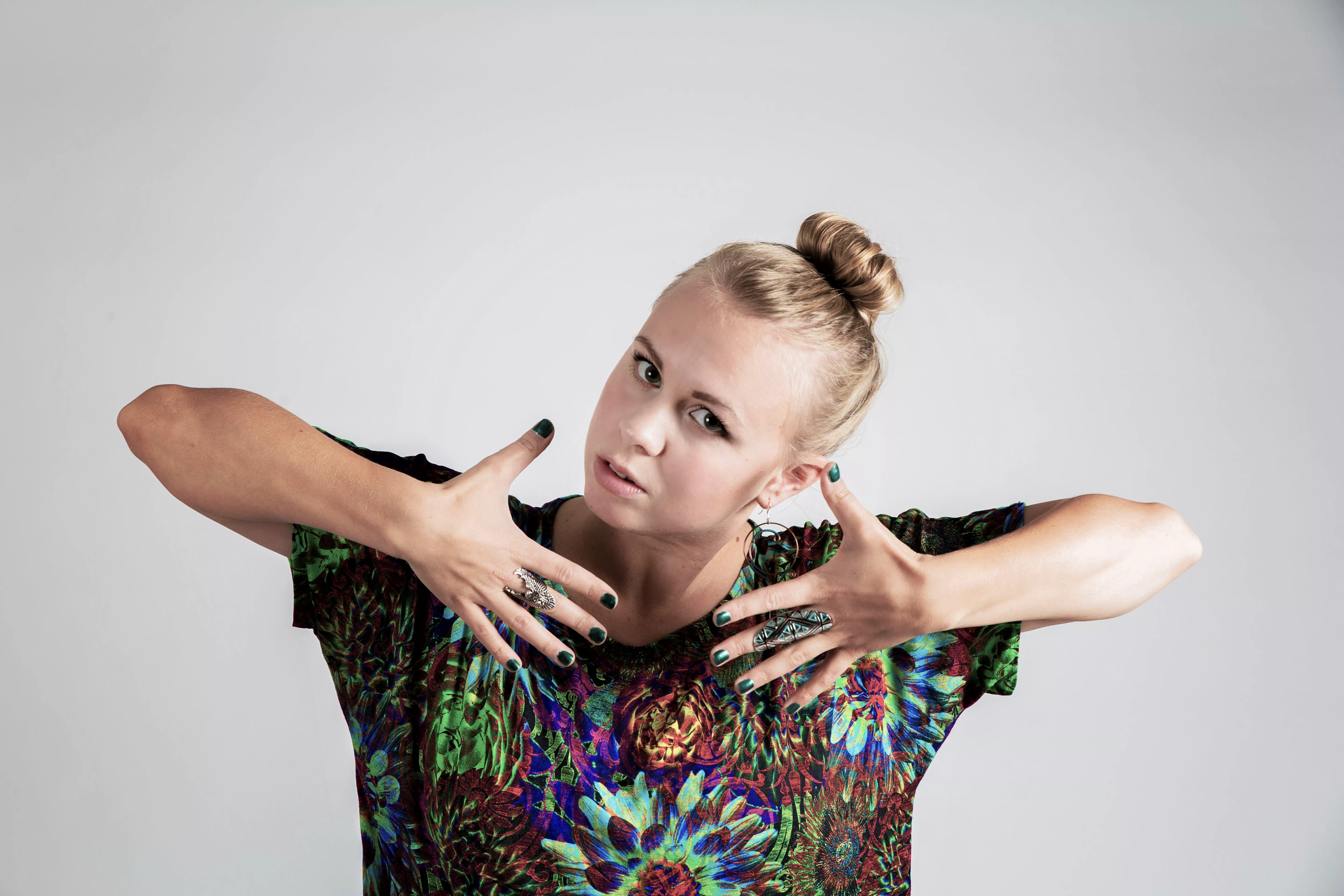 LÅTPREMIÄR: Frida Scar – Stör Mig