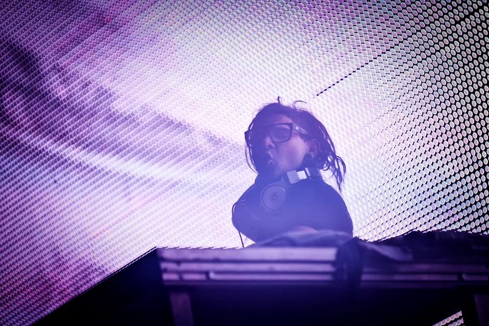 Skrillex slipper YouTube-EP