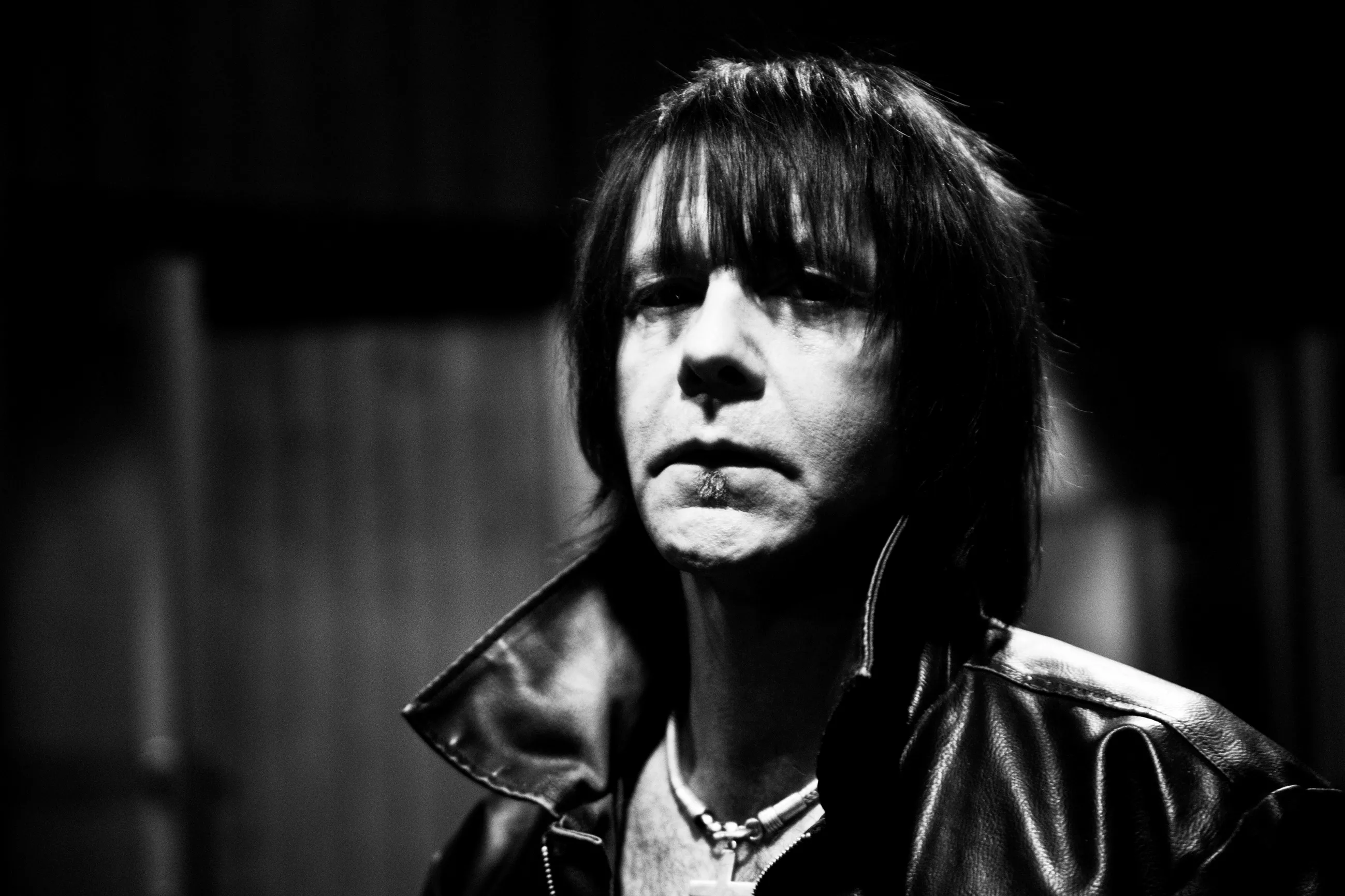 Thin Lizzy-gitarrist samarbetar med svenskar