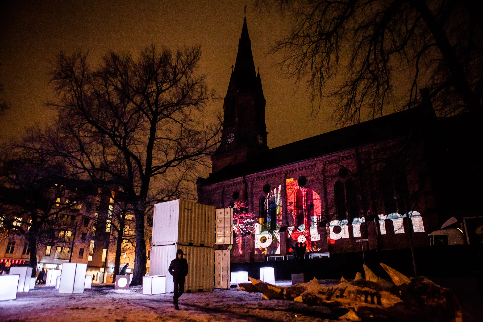 By:Larm, fredag – från ljudproblematik till discoromantik, en testosteronstinn historia