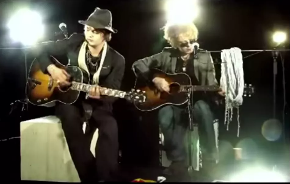 Pete Dohertys vän föll genom fönster – avled