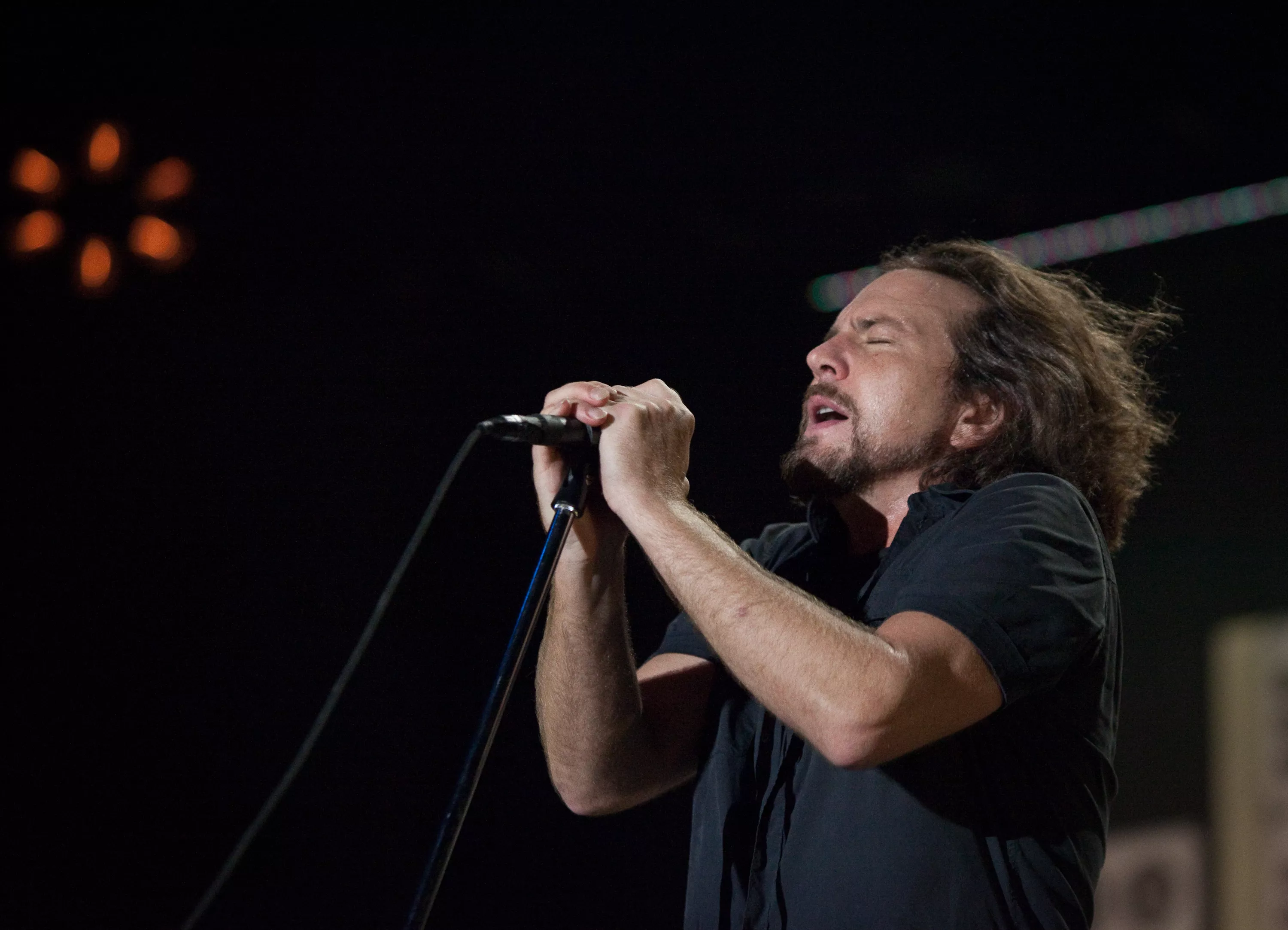 Se Pearl Jams nye, voldsomme musikvideo