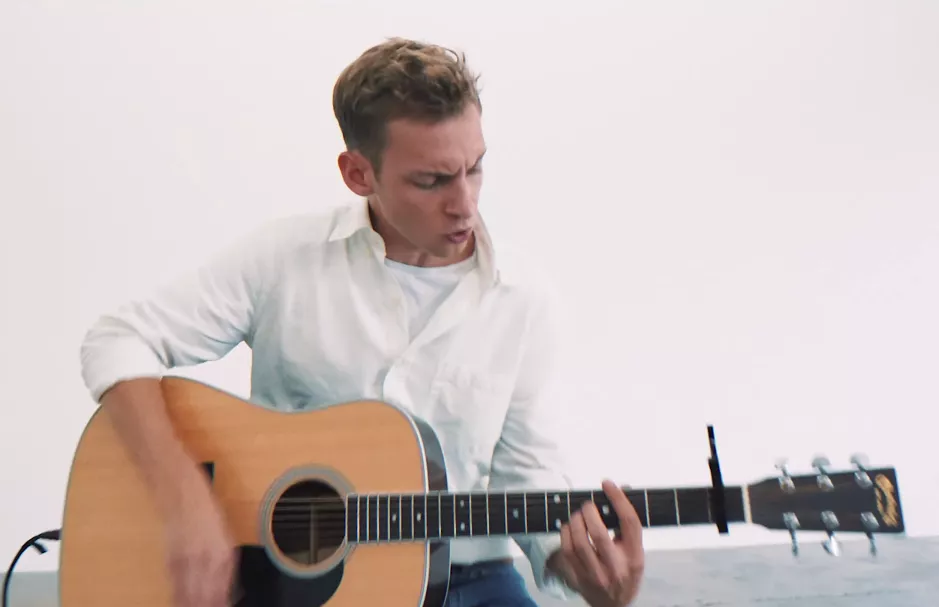 VIDEO: Nicklas Sahl i intimt live-setup – koncerter på vej