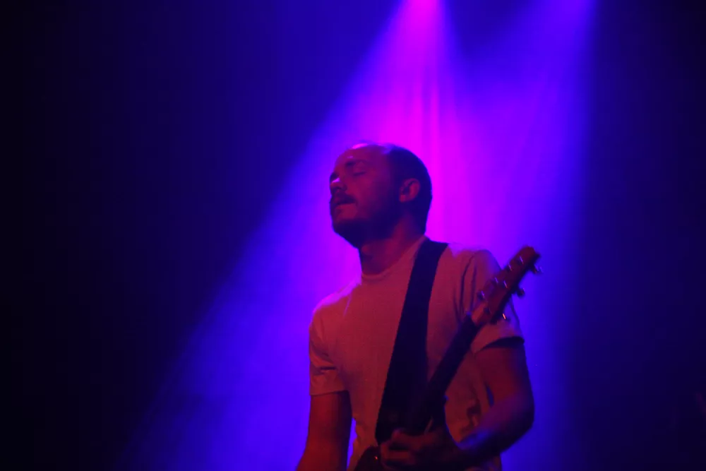 VÄRLDENS BÄSTA LÅT: Hand i hand med kärleksexplosioner i skyn