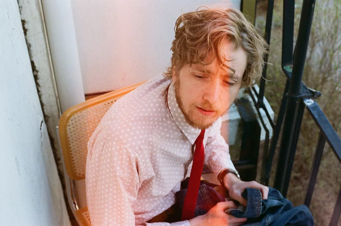 Jonas Alaska deler ut gratis vinylplate i forbindelse med Oslo-konsert